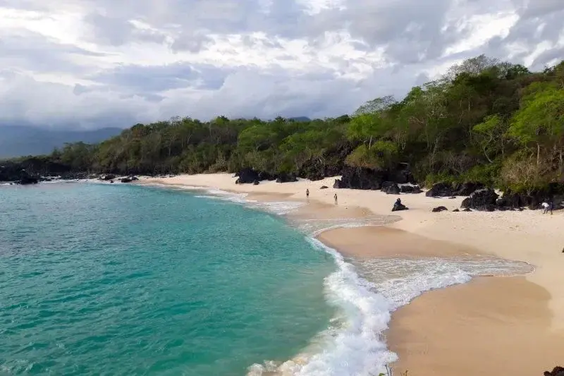Pemandangan Pantai Watotena di Pulau Adonara, Kabupaten Flores Timur, NTT (ANTARA/Yoseph Boli Bataona)