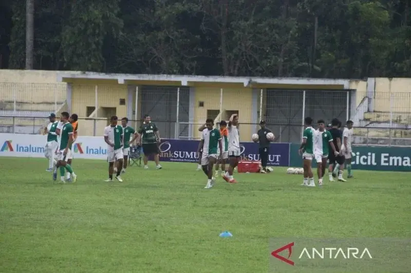 Pemain PSMS saat menggelar latihan (Antara/Juraidi)