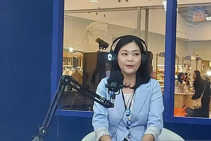 VP Pengembangan Solusi Kerja Sama & Transaksi Perbankan BCA Liyanni Lie menjelaskan mengenai peningkatan jumlah pedagang yang beralih menggunakan QRIS untuk transaksi non tunai dan jumlahnya meningkat dua kali lipat dalam setahun terakhir. ANTARA/Irfan