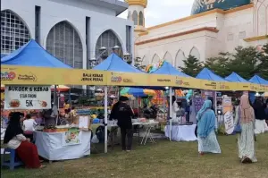 Penjual takjil pada acara bazar Ramadhan 2024 di NTB. ANTARA/HO-Kusnadar