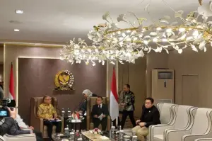 Wakil Ketua DPR RI Sufmi Dasco Ahmad saat menerima kunjungan Duta Besar India untuk RI Sandeep Chakravorty di Kompleks Parlemen, Senayan, Jakarta, Kamis (6/2/2025). ANTARA/Melalusa Susthira K