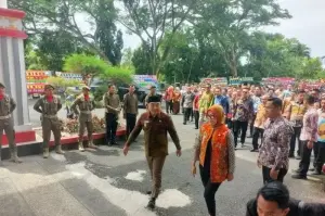 Wakil Bupati Lampung Selatan M Syaiful Anwar saat hari pertama bekerja di Kantor Bupati Kabupaten Lampung Selatan pada Jumat (21/2/2025). ANTARA/Riadi Gunawan.