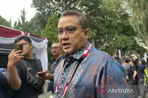 Politikus Partai Demokrat Dede Yusuf menjawab pertanyaan wartawan terkait acara silaturahmi Koalisi Indonesia Maju (KIM) Plus bersama Presiden Prabowo Subianto di kediaman Prabowo di Hambalang, Jawa Barat, Jumat (14/2/2025). ANTARA/Sanya Dinda Susanti.