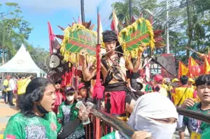 Pawai dan arak-arakan Tatung pada kegiatan Cap Go Meh Kota Singkawang mencerminkan toleransi yang kuat dari masyarakat Kota Singkawang. ANTARA/Rendra Oxtora