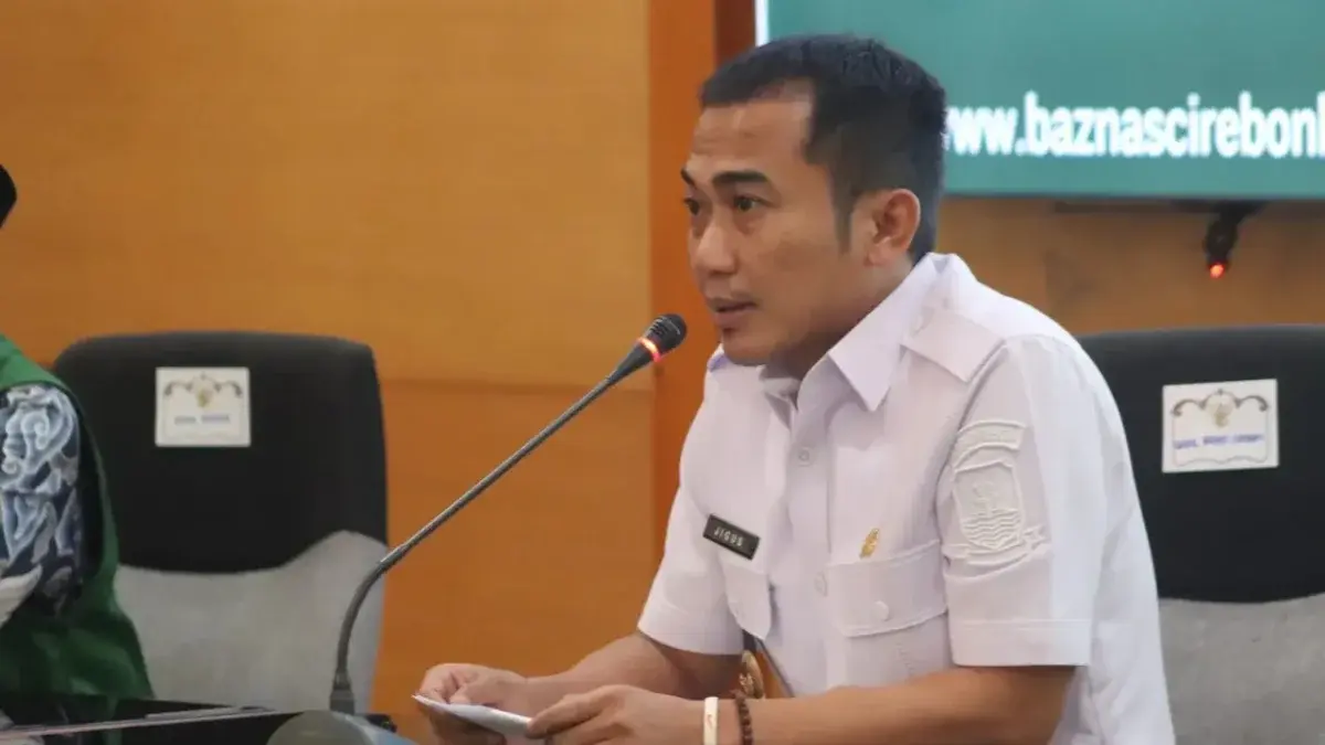 Caption : CIREBON, (Divipromedia.com) - Wakil Bupati Cirebon, Agus Kurniawan Budiman, yang akrab disapa Jigus, mengajak seluruh elemen masyarakat untuk lebih aktif dalam menunaikan kewajiban zakat fitrah. Ia menekankan, dengan optimalisasi pengumpulan zakat fitrah, manfaatnya dapat dirasakan lebih luas oleh masyarakat yang membutuhkan, terutama di bulan suci Ramadan yang penuh berkah ini.

Pernyataan tersebut disampaikan Jigus saat membuka sosialisasi zakat fitrah kepada Unit Pengumpul Zakat (UPZ) tingkat kecamatan, yang digelar di Ruang Paseban Setda Kabupaten Cirebon, Rabu (12/3/2025). (Dok.Way/divi)