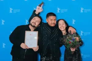 Film pendek "Little Rebels Cinema Club" karya sutradara Indonesia Khozy Rizal memenangkan penghargaan Crystal Bear atau juara umum pada kategori Generation Kplus Short Film dalam Festival Film Internasional Berlin “Berlinale” ke-75.  (ANTARA/HO-KBRI Berlin)