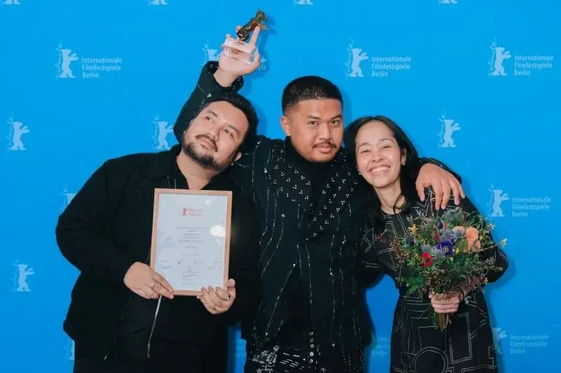 Film pendek "Little Rebels Cinema Club" karya sutradara Indonesia Khozy Rizal memenangkan penghargaan Crystal Bear atau juara umum pada kategori Generation Kplus Short Film dalam Festival Film Internasional Berlin “Berlinale” ke-75.  (ANTARA/HO-KBRI Berlin)