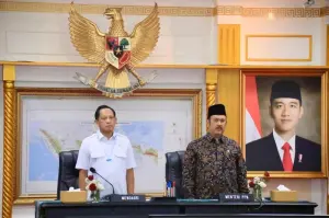 Mendagri Muhammad Tito Karnavian (kiri) saat menghadiri Rakortekrenbang 2025 di Kantor Kemendagri, Jakarta, Rabu (12/3/2025). (ANTARA/HO-Puspen Kemendagri)