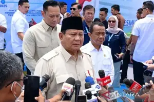 Presiden RI Prabowo Subianto menjawab pertanyaan wartawan selepas meresmikan KEK Batang di Kabupaten Batang, Jawa Tengah, Kamis (20/3/2025). ANTARA/HO-Biro Pers Sekretariat Presiden