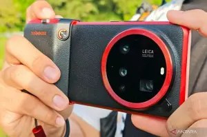 Xiaomi 15 Ultra dipasangi aksesoris Xiaomi 15 Ultra Photography Kit Legend Edition. (ANTARA/Natisha Andarningtyas)
