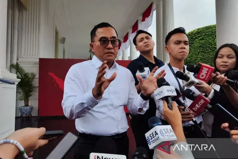Arsip - Deputi Bidang Protokol, Pers dan Media Sekretariat Presiden Yusuf Permana memberi keterangan pers di Istana Kepresidenan Jakarta, Kamis (8/8/2024). ANTARA/Mentari Dwi Gayati/pri.