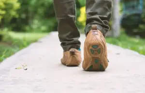 Ilustrasi jalan kaki. Foto: Freepik