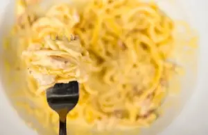 Ilustrasi mie instan carbonara. Foto: Divipro