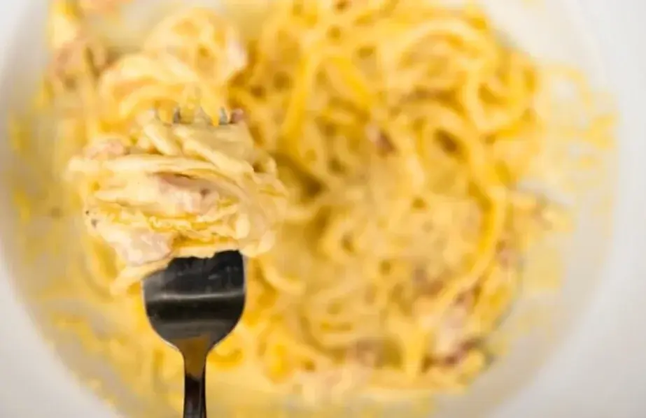 Ilustrasi mie instan carbonara. Foto: Divipro