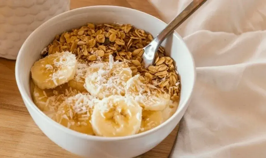 Ilustrasi oatmeal cokelat pisang. Foto: Rini/Divipro Ilustrasi oatmeal cokelat pisang. Foto: Rini/Divipro