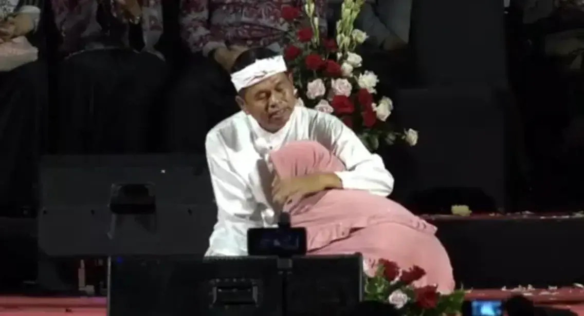 Istri Ketua RT Cirebon