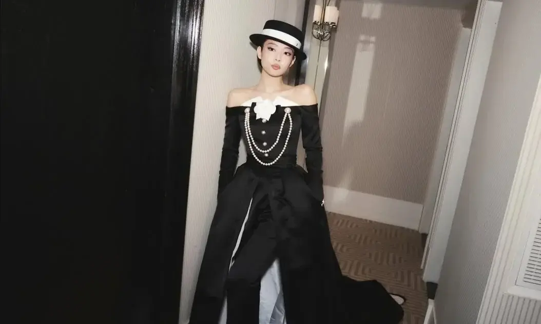 Anggota BLACKPINK, Jennie di Met Gala 2025. Foto: Instagram @jennierubyjane