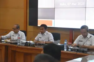 Masalah Sampah dan Administrasi Desa