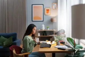 Ilustrasi seseorang yang memiliki side hustle. Foto: Rini/Divipro