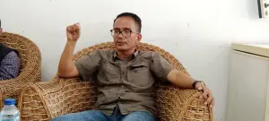 Caption : Kepala Perum Bulog Cabang Cirebon, Ramaijon Purba, saat dikonfirmasi dikantornya. (Dok.Afif/Divi)