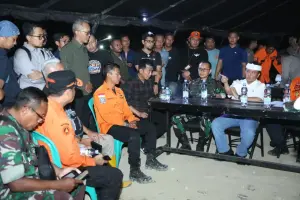 Caption : Sekretaris Daerah Provinsi Jawa Barat, Herman Suryatman mengatakan, pihaknya sudah meminta kepada Pemkab Cirebon, untuk mengeluarkan status tanggap darurat. Jumat malam, (30/5), Kawasan Gunung Kuda ZKecamatan Dukupuntang Kabupaten Cirebon, (dok.Way/divi)