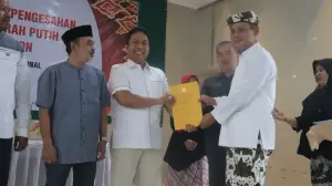 Pemerintah Kabupaten Cirebon Serahkan Legalitas 424 Koperasi Desa Merah Putih: Dorong Kemandirian Ekonomi Masyarakat