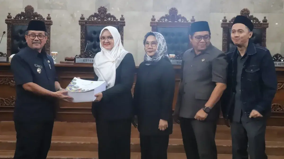 Bupati Imron Sampaikan Nota Keuangan Raperda Perubahan APBD 2025 di Rapat Paripurna DPRD Kabupaten Cirebon