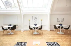Ilustrasi Kantor Bernuansa Kemerdekaan. FOTO: Pixabay..com/divipromedia.com
