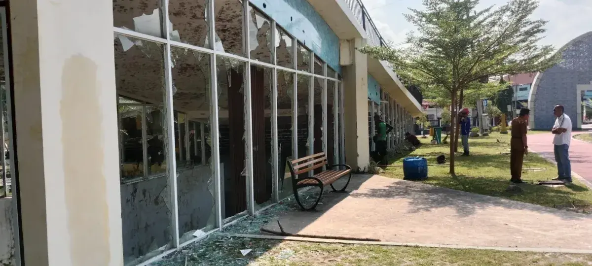 Pembersihan di Taman Pataraksa