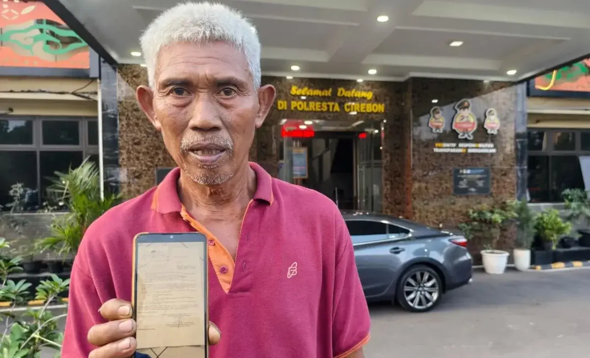 Maid (55) Warga Desa Bendungan Kecamatan Pangenan Kabupaten Cirebon. Melaporkan dugaan penipuan di Mapolresta Cirebon.*(Dok Soleh)