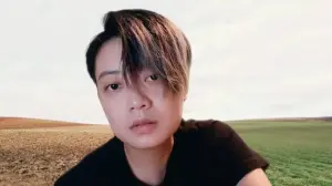 mantan personel Trio Kwek Kwek, Leony Vitria Hartanti, menyampaikan keluhannya di media sosial mengenai kewajiban pajak saat mengurus balik nama rumah warisan ayahnya.