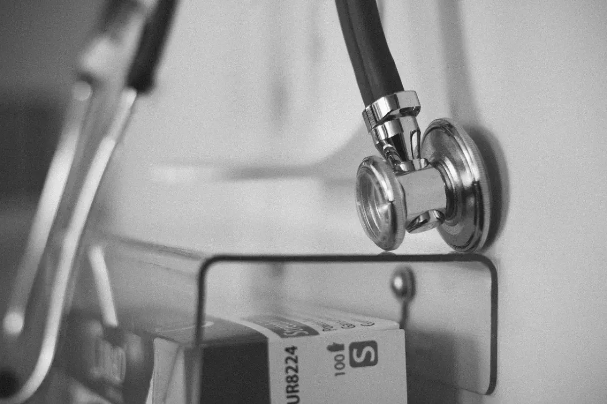 Kenali gejala stroke dan cara pencegahannya berdasarkan jurnal kesehatan terpercaya. Panduan lengkap untuk menjaga kesehatan otak dan mencegah risiko stroke sejak dini. FOTO: Pixabay.com/divipromedia.com