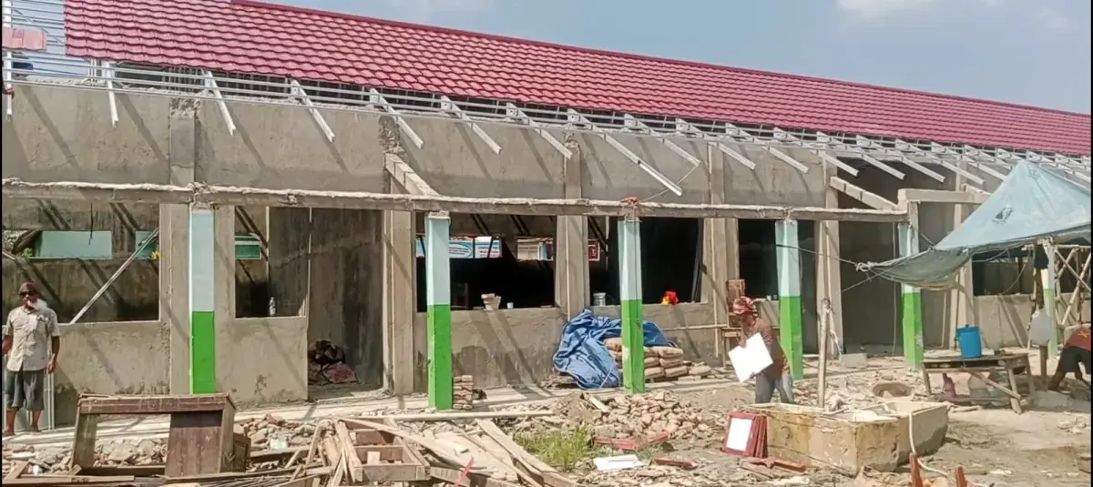 Kondisi Rehabilitasi ruang Kelas SDN 2 Jungjang Wetan Kecamatan Arjawinangun Kabupaten Cirebon, mendapatkan bantuan Program Revitalisasi Sekolah anggaran bersumber dari APBN tahun 2025. (Dok.Afif Setiawan)