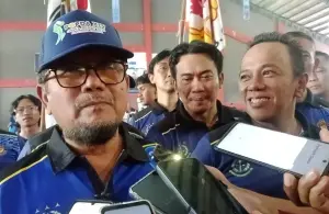 Bupati Cirebon, H. Imron di dapingi Wakil Bupati Cirebon, H. Agus kurniawan menghadiri pembukaan acara Kejari Open Championship 2025, di GOR Rangga Jati Sumber Kabupaten Cirebon. (Dok.Afif Setiawan)