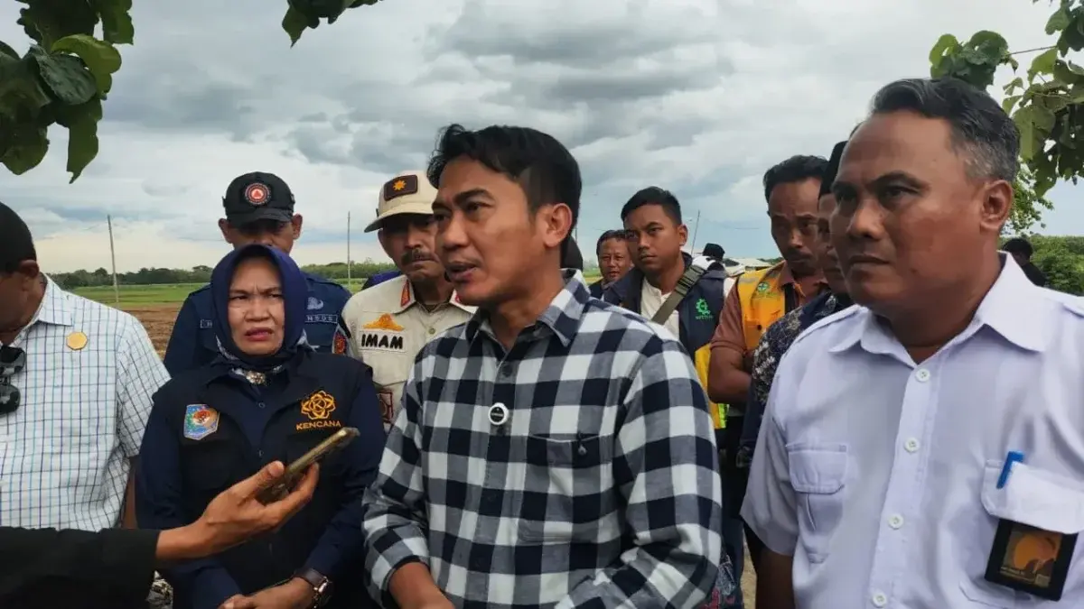 Peninjaunan banjir oleh Wakil Bupati Cirebon. Peninjaunan banjir oleh Wakil Bupati Cirebon.