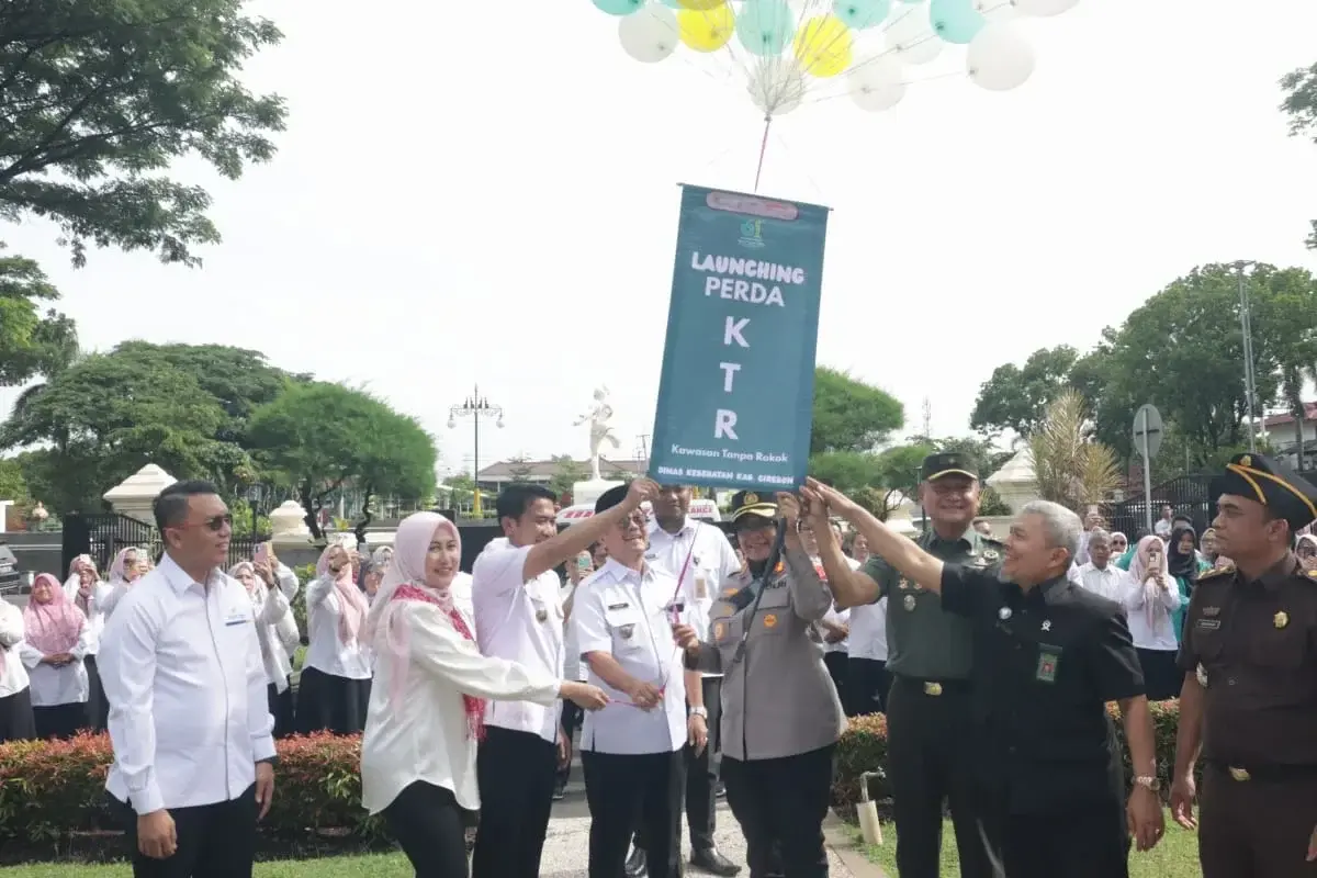 Wakil Bupati Cirebon, H. Agus Kurniawan Budiman, menghadiri upacara peringatan Hari Kesehatan Nasional (HKN) ke-61