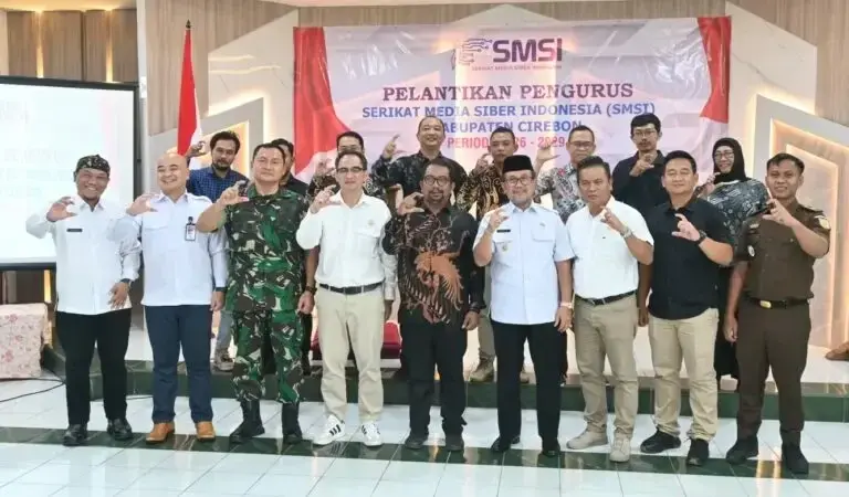 Hadiri Pelantikan SMSI, Bupati Imron Perkuat Komitmen Sinergi Informasi Publik di Cirebon Hadiri Pelantikan SMSI, Bupati Imron Perkuat Komitmen Sinergi Informasi Publik di Cirebon