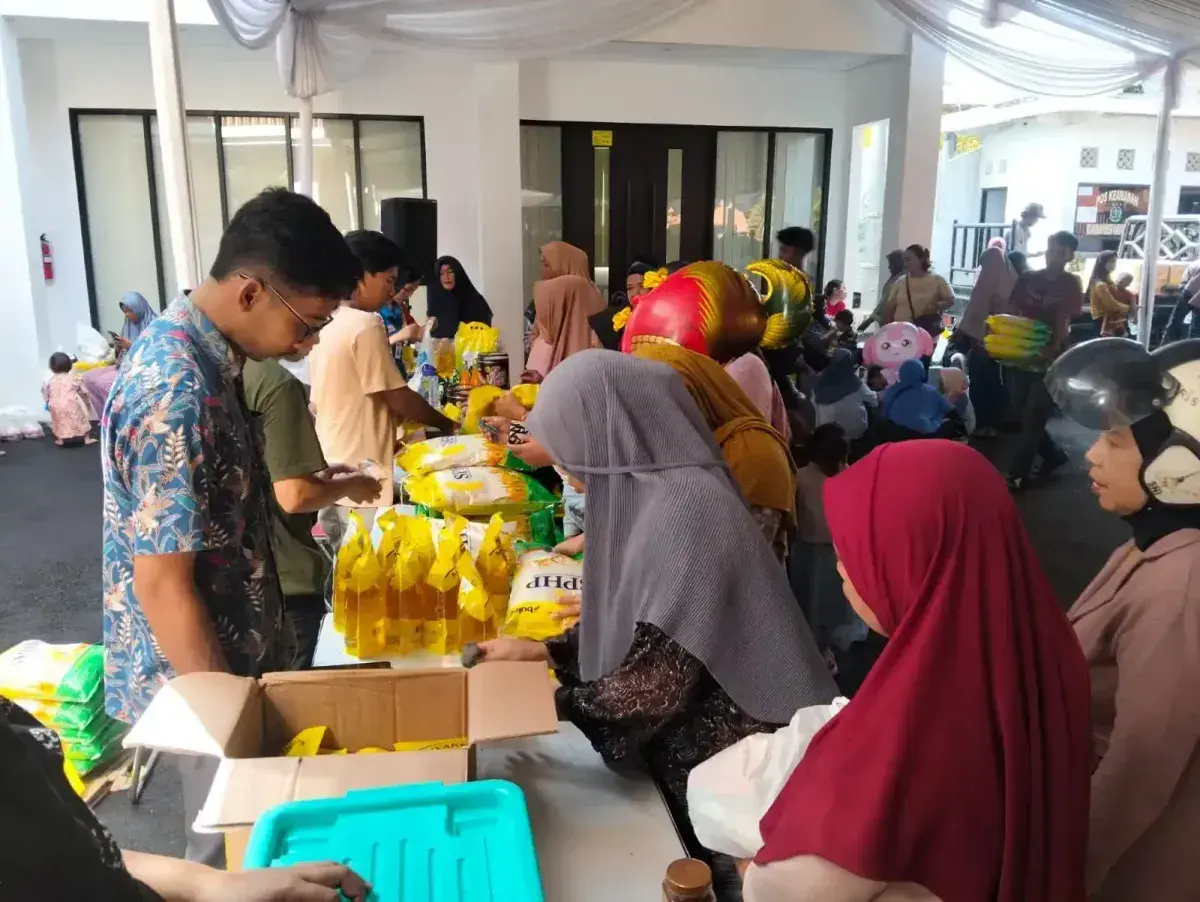 Antusiasme Tinggi, 1.000 Paket Sembako Bazar Ramadan Kejari Kabupaten Cirebon Ludes.