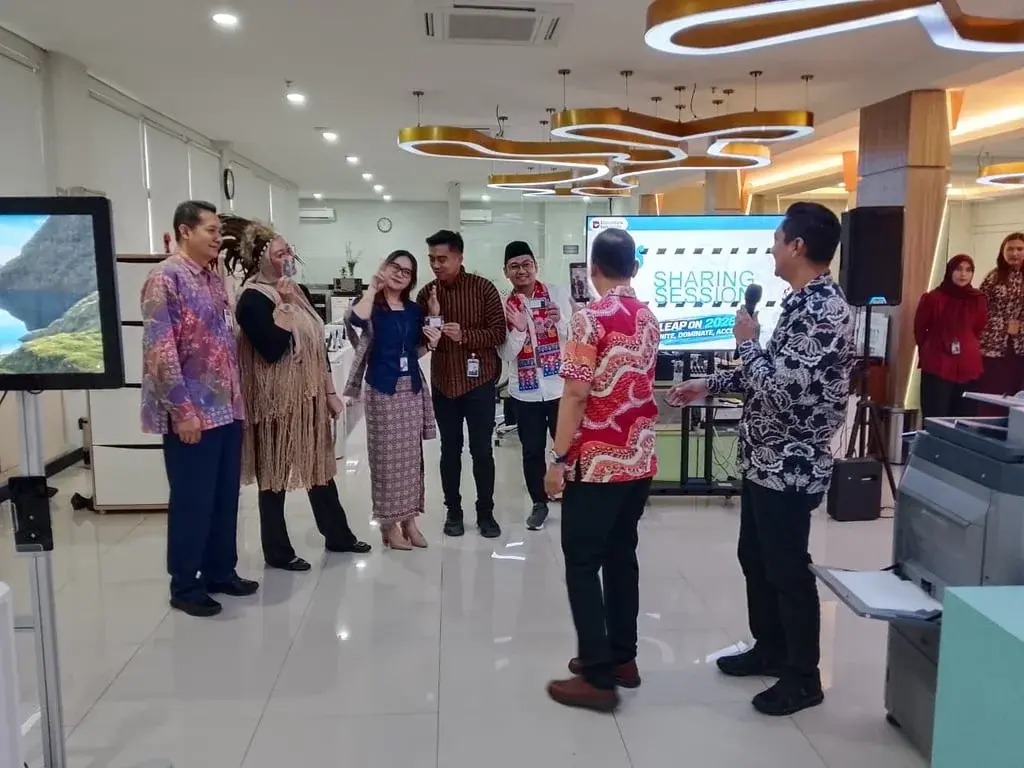 Semarak Hari Kartini, BRI Region 6 Gelar Lomba Busana Nasional untuk Pekerja