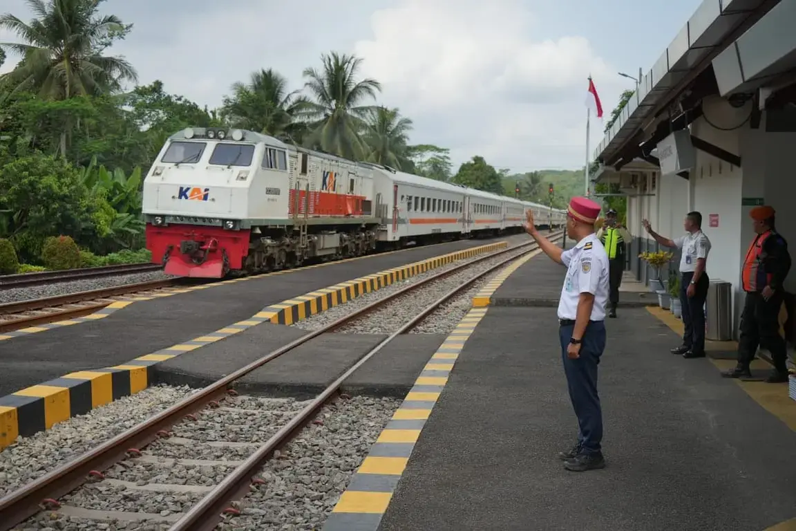 KAI Daop 2 Bandung Catat Kinerja Ketepatan Waktu KA Berangkat Pada Angkutan Lebaran 2026 Mencapai 99,80% Meningkat dari Angkutan Lebaran 2025, berikut 10 KA Favorit Pelanggan KAI Daop 2 Bandung Catat Kinerja Ketepatan Waktu KA Berangkat Pada Angkutan Lebaran 2026 Mencapai 99,80% Meningkat dari Angkutan Lebaran 2025, berikut 10 KA Favorit Pelanggan