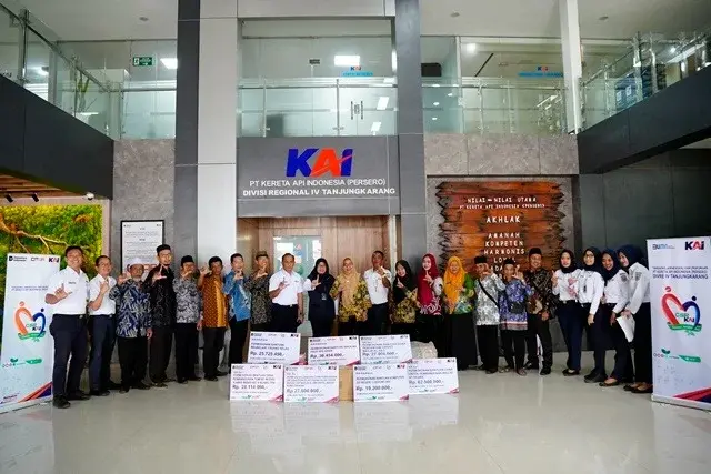 KAI Divre IV Tanjungkarang Salurkan CSR Lebih dari Rp1,7 Miliar, Wujud Komitmen Tanggung Jawab Sosial Perusahaan KAI Divre IV Tanjungkarang Salurkan CSR Lebih dari Rp1,7 Miliar, Wujud Komitmen Tanggung Jawab Sosial Perusahaan