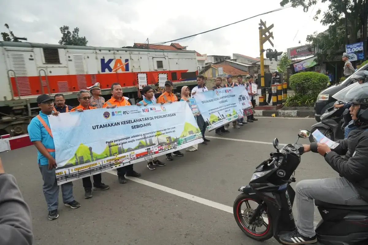 KAI Daop 2 Bandung Imbau Masyarakat Disiplin Berlalu Lintas di Perlintasan Sebidang Demi Keselamatan Bersama