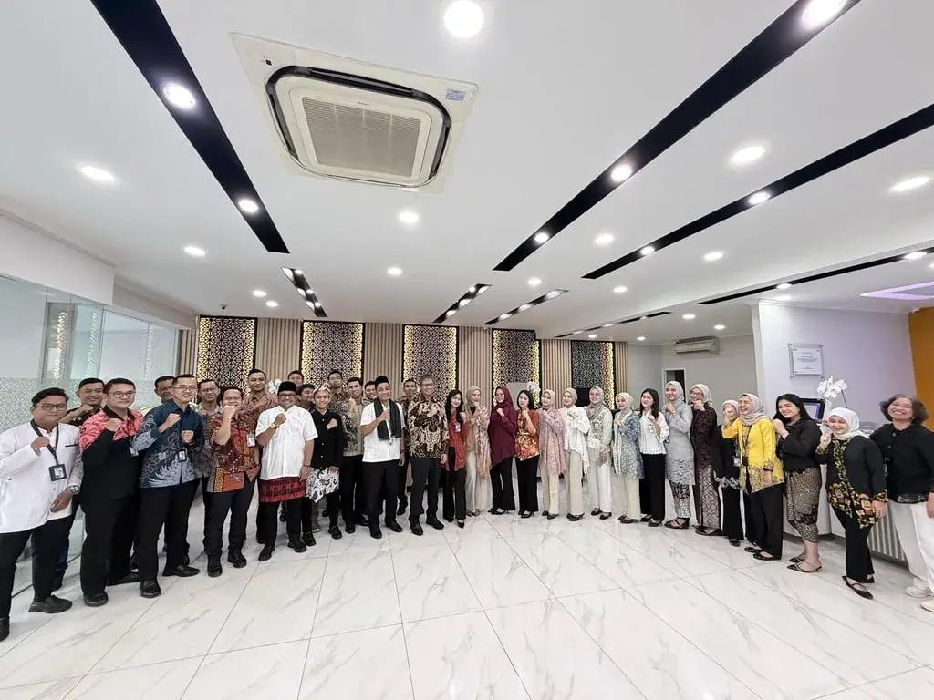 Peringati Hari Kartini, Pekerja BRI Branch Office Tanjung Priok Angkat Wastra Nusantara Lewat Pakaian Nasional Peringati Hari Kartini, Pekerja BRI Branch Office Tanjung Priok Angkat Wastra Nusantara Lewat Pakaian Nasional