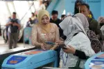 Kartini di Lintas Rel: Petugas LRT Jabodebek Berkebaya, Ajak Masyarakat Rayakan Emansipasi di Transportasi Publik