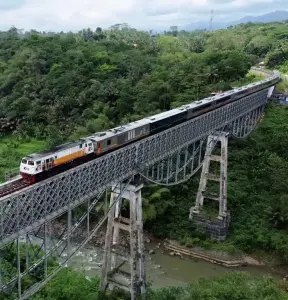 KAI Daop 2 Bandung Tanggapi Viral Jembatan Cirahong, Tekankan Prioritas Keselamatan Perjalanan KA