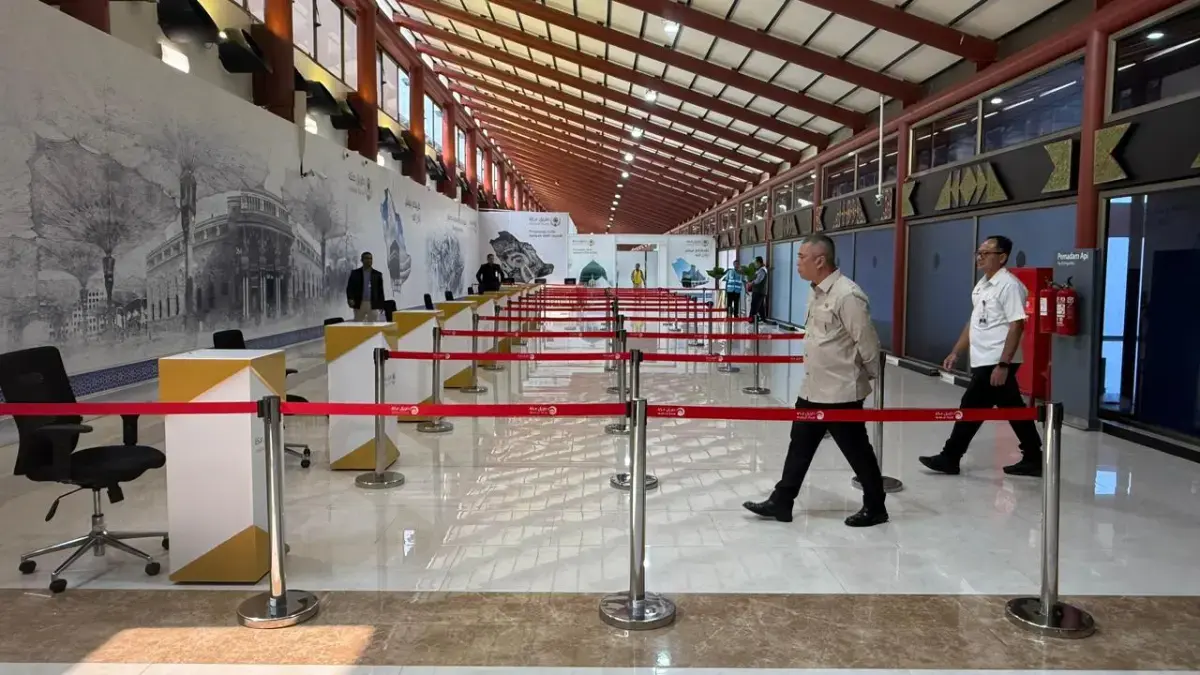 Menteri Perhubungan Dudy Purwagandhi meninjau kesiapan Terminal 2F Bandara Internasional Soekarno-Hatta. (Foto: Kemenhub)