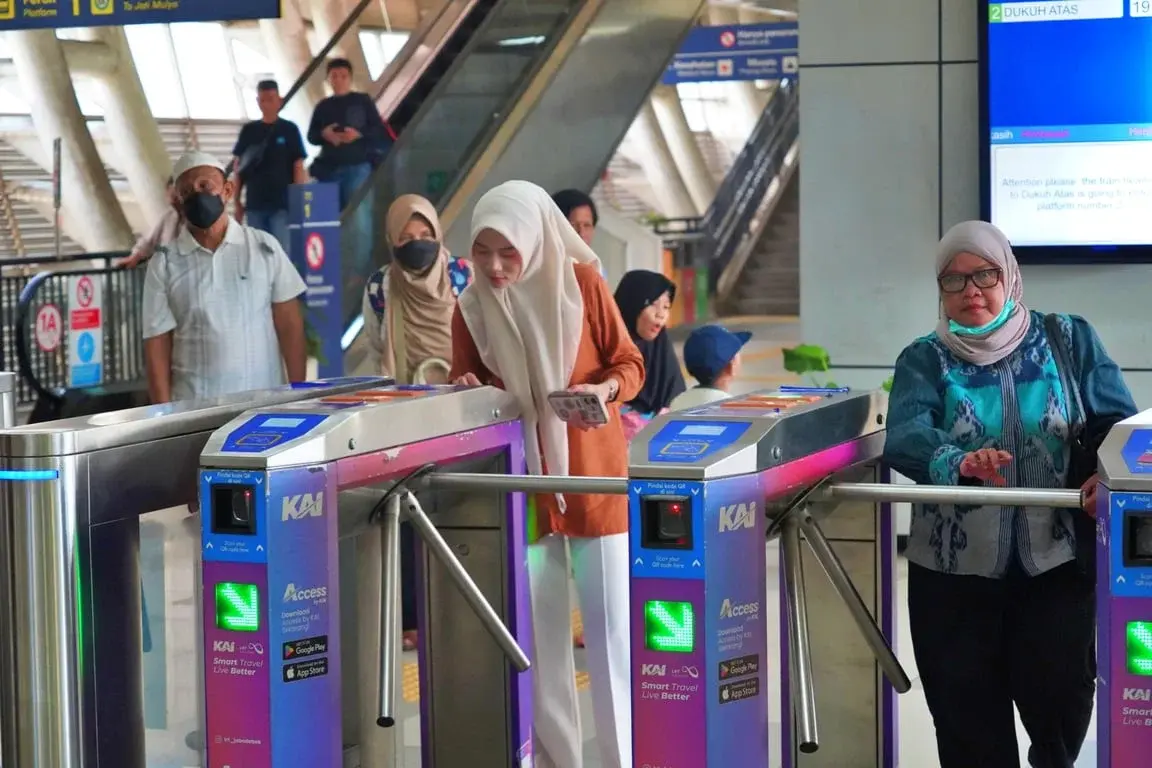 Hari Pertama WFH ASN, Pengguna LRT Jabodebek Turun 10 Persen, Layanan Tetap Optimal Hari Pertama WFH ASN, Pengguna LRT Jabodebek Turun 10 Persen, Layanan Tetap Optimal