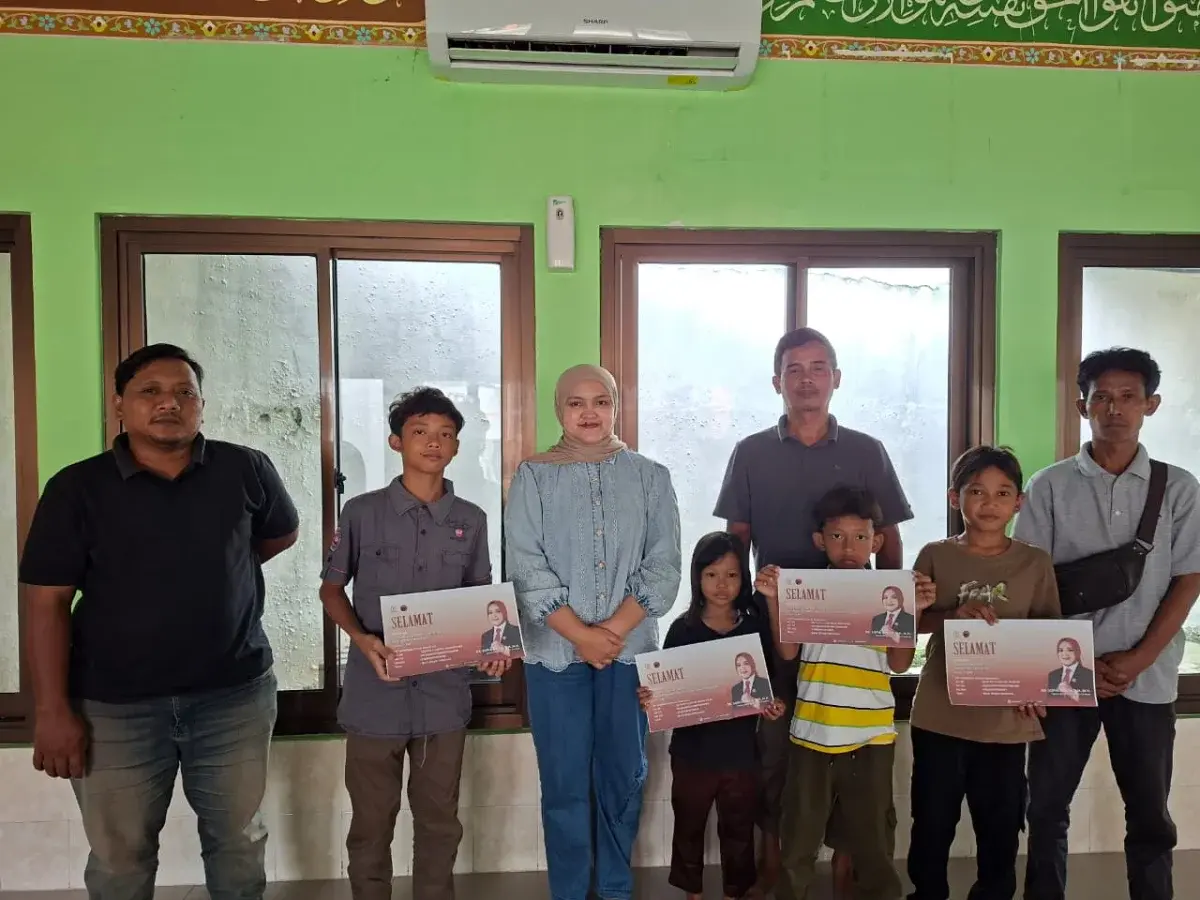 Ketua DPRD Kabupaten Cirebon, Sophi Zulfia, saat memfasilitasi penyaluran PIP untuk Pelajar di Kab.Cirebon, Senin (18/5/2026)./* (Humas DPRD Kab. Cirebon) Ketua DPRD Kabupaten Cirebon, Sophi Zulfia, saat memfasilitasi penyaluran PIP untuk Pelajar di Kab.Cirebon, Senin (18/5/2026)./* (Humas DPRD Kab. Cirebon)