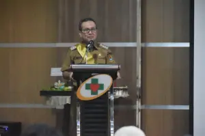 BUPATI CIREBON, H Imron bersama Direktur RSUD Arjawinangun dr. H. Bambang Sumardi saat menghadiri peringatan Hari Ulang Tahun ke-47 RSUD Arjawinangun.