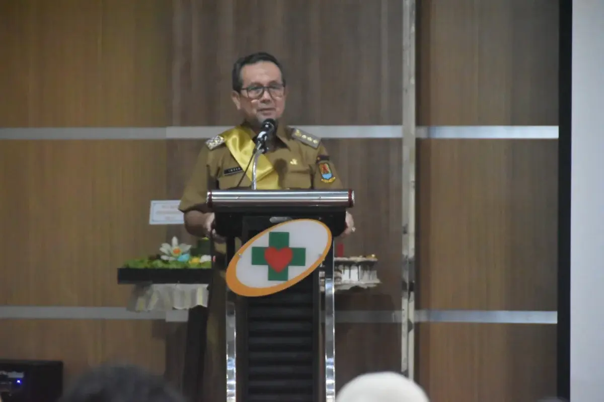 BUPATI CIREBON, H Imron bersama Direktur RSUD Arjawinangun dr. H. Bambang Sumardi saat menghadiri peringatan Hari Ulang Tahun ke-47 RSUD Arjawinangun. BUPATI CIREBON, H Imron bersama Direktur RSUD Arjawinangun dr. H. Bambang Sumardi saat menghadiri peringatan Hari Ulang Tahun ke-47 RSUD Arjawinangun.